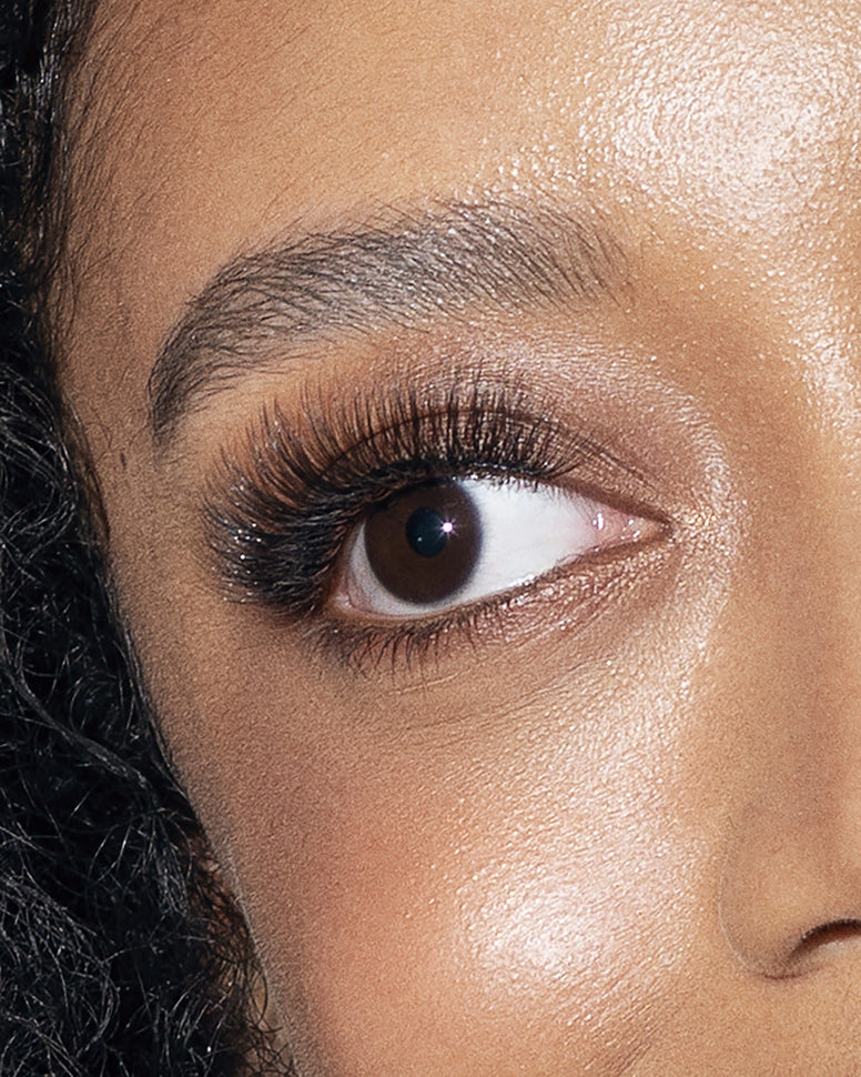 woman-with-eyelashes