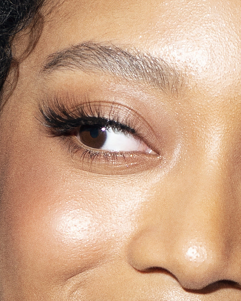 women-with-eyelashes