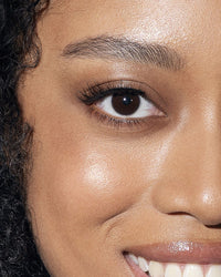woman-with-eyelashes