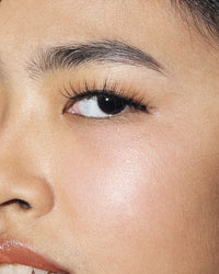 woman-with-eyelashes