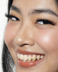 woman-with-eyelashes