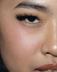 woman-with-eyelahses