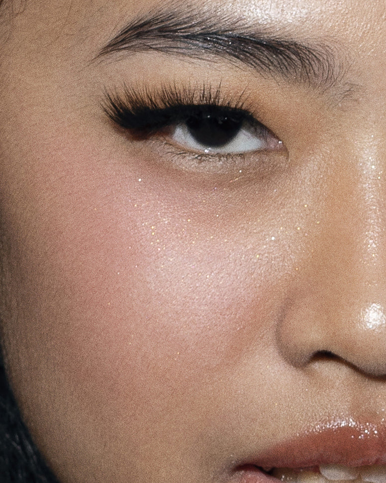 women-with-eyelashes