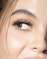 woman-with-eyelashes