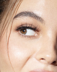 women-with-eyelashes