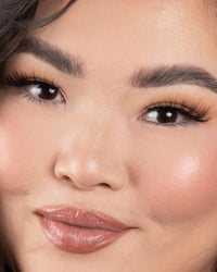 woman-with-eyelashes